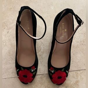 Kate Spade Black Velvet 
Embroidered Grove Floral Heels.Beautiful condition.
